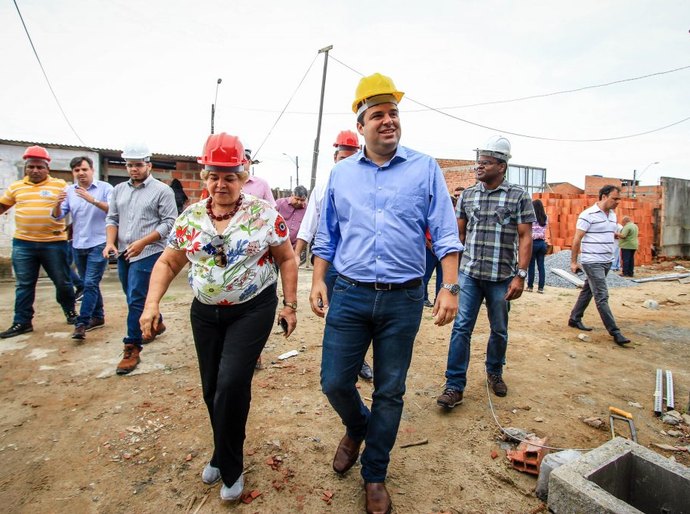 Marcelo Palmeira vistoria obras de construção do Cmei Santa Maria