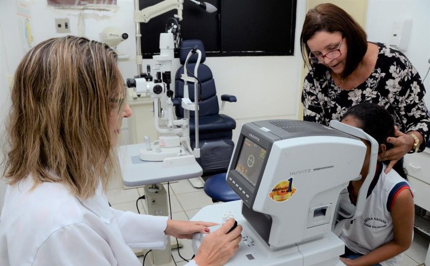 Estudantes da rede pública atendidos pelos oftalmologistas do CER/Uncisal vão receber óculos de grau