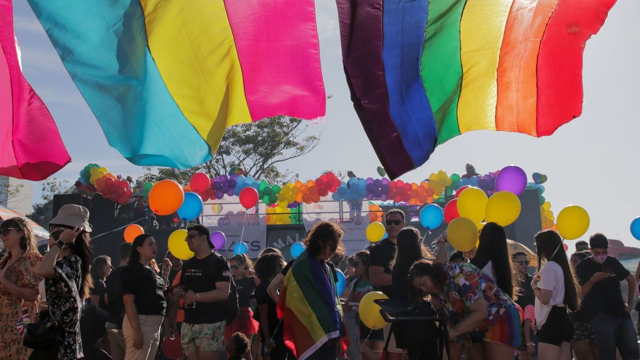 ONG oferece oficinas de criação artística para pessoas LGBTQIA+