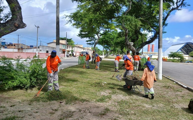Mutirão de manutenção urbana reforça limpeza e revitalização em bairros de Maceió