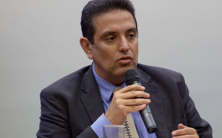 Peritos que alegam falta de condições estão mentindo, diz presidente do INSS