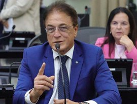 Galba Novaes reassume mandato na Assembleia após saída de Bruno Toledo