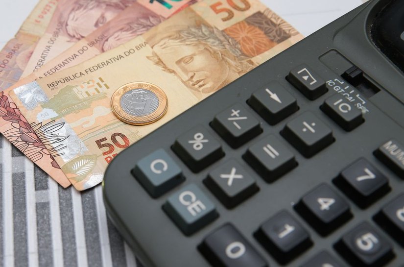 Salário mínimo deverá subir para R$ 1.741 em 2027