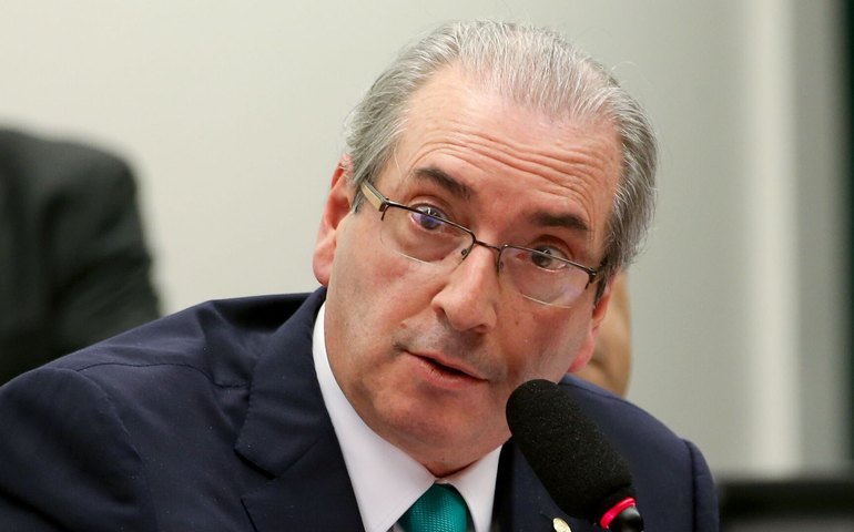 Mídia: Eduardo Cunha pediu a Mauro Cid que acionasse Bolsonaro para interceder a seu favor