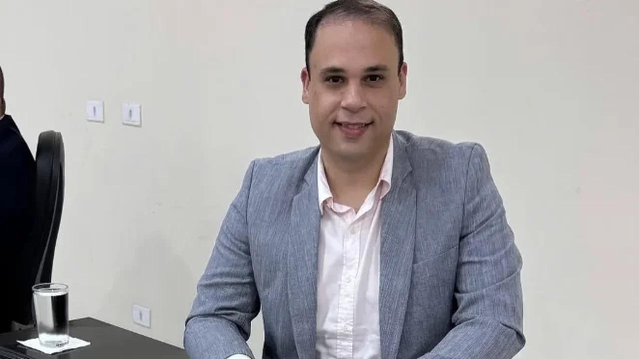 Vereador é preso por suspeita de compra de votos com santinhos de JHC em Santana do Ipanema