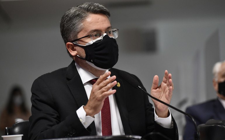 &#8216;Maximiano pode ser preso se abusar de silêncio&#8217;, afirma Alessandro Vieira