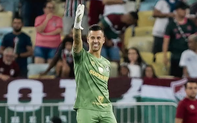 Fábio agradece homenagem do Fluminense após bater recorde mundial de jogos: 'Marca gigantesca'