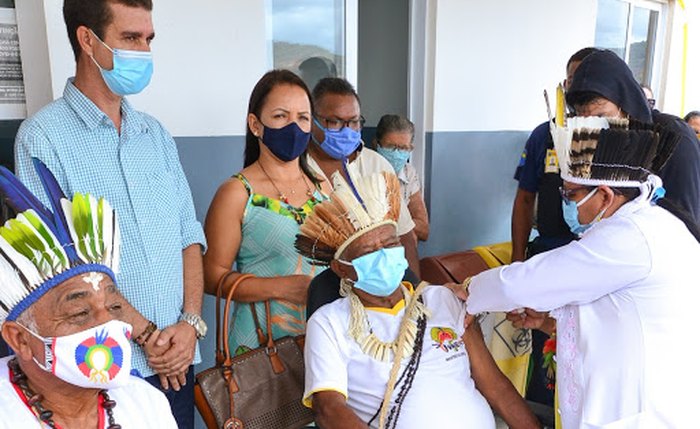 Indígenas recebendo vacinação em Pariconha (AL)