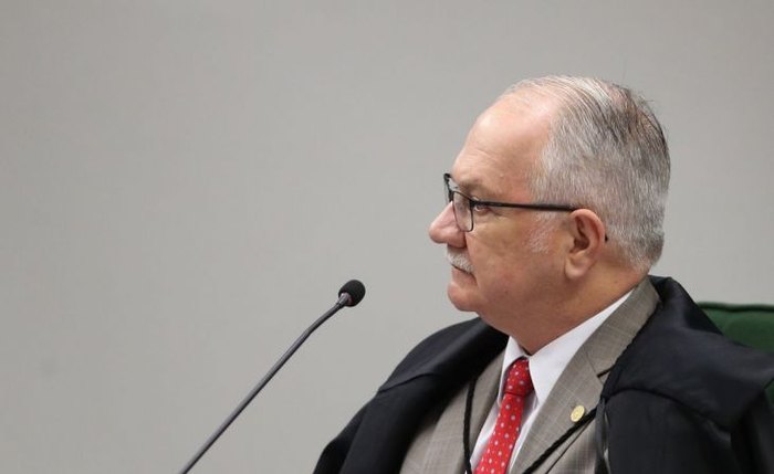 Fachin suspende decisão que zerava imposto paraarmas