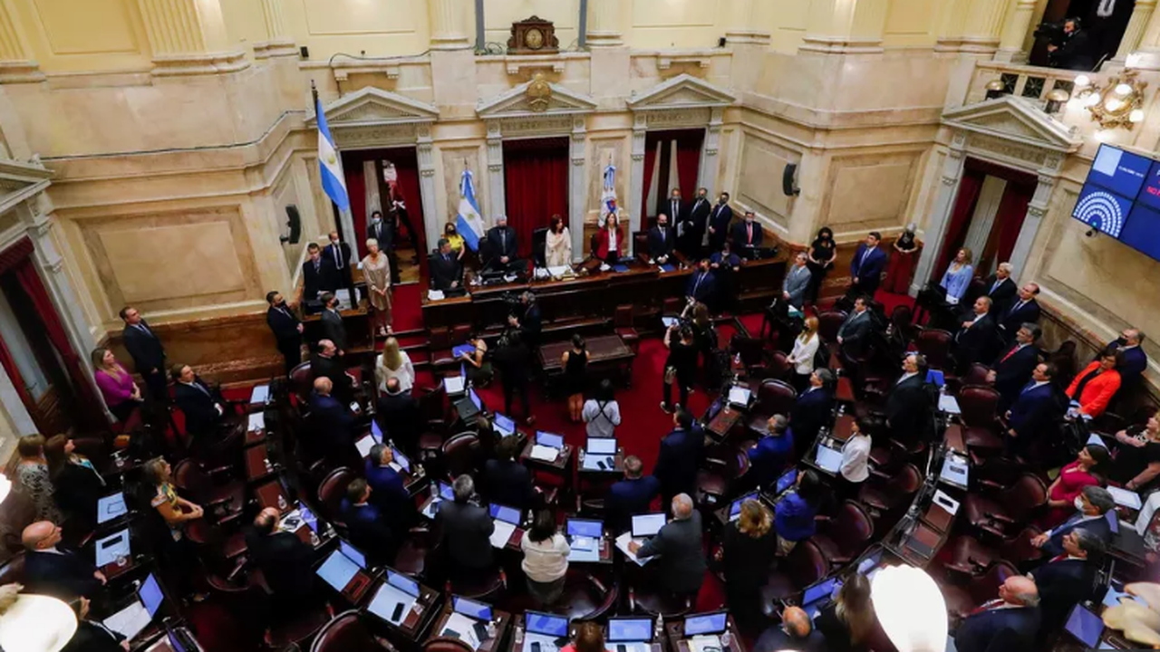 Senado da Argentina aprova acordo com FMI para refinanciar dívida do país