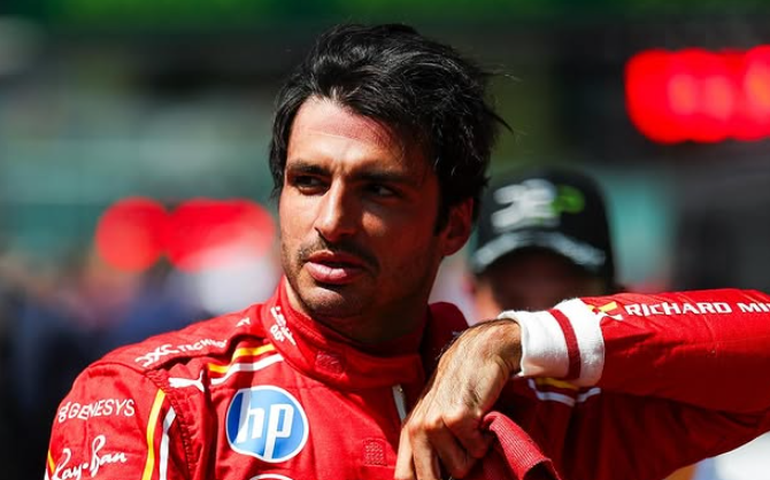 Tetracampeão Carlos Sainz é obrigado a abandonar o rali Dakar um dia após capotar o carro