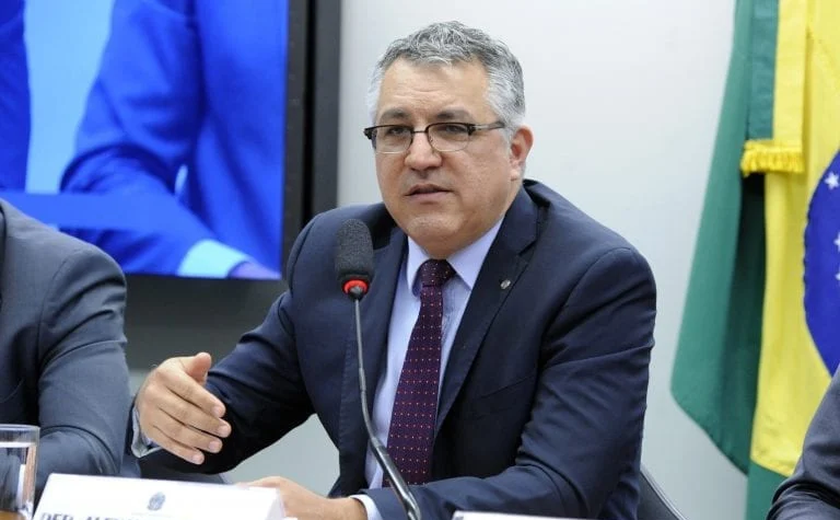 Articulador de Lula tenta abafar elo de ministra do Turismo com miliciano