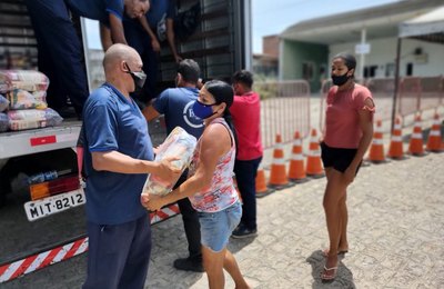 Entrega de cestas básicas continua nesta terça (25) e quarta-feira (26)