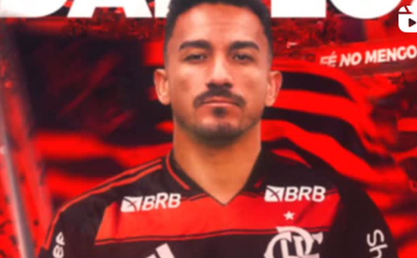 Flamengo oficializa a contratação do lateral-direito Danilo