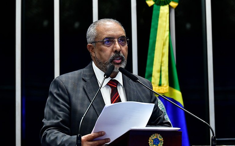 Paim registra resistência da CLT em seus 80 anos, apesar dos recentes retrocessos