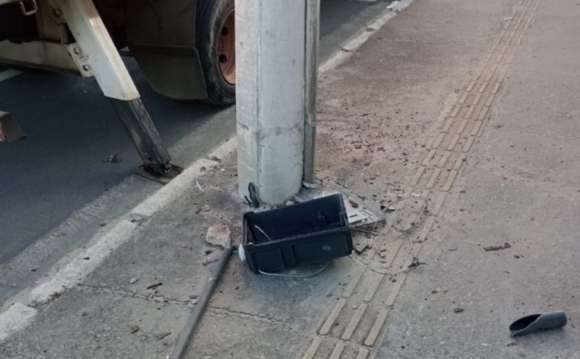 Vandalismo e furto deixam trecho da Assis Chateaubriand sem iluminação em Maceió