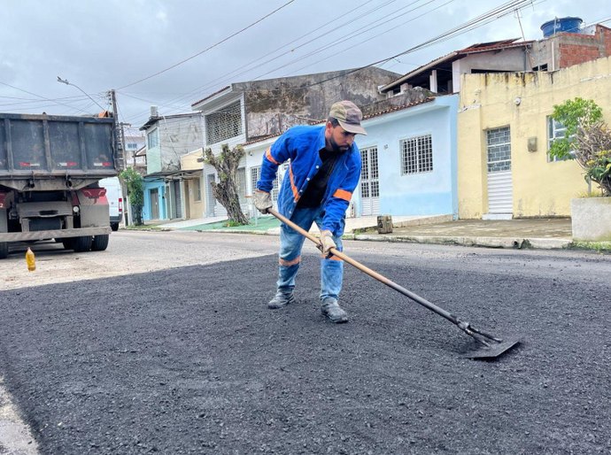 Operação Tapa-buraco recupera mais de mil ruas no primeiro semestre de 2025