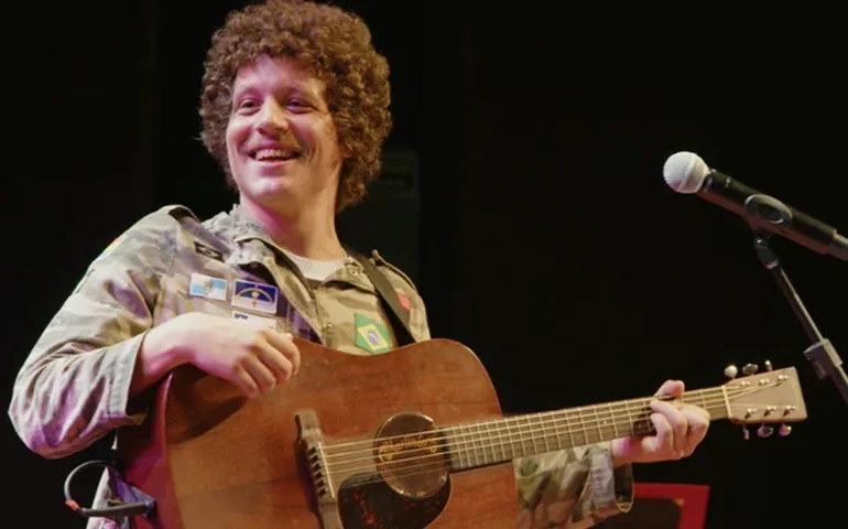 Chico Chico lança primeiro EP ao vivo gravado com a Orquestra Sesiminas
