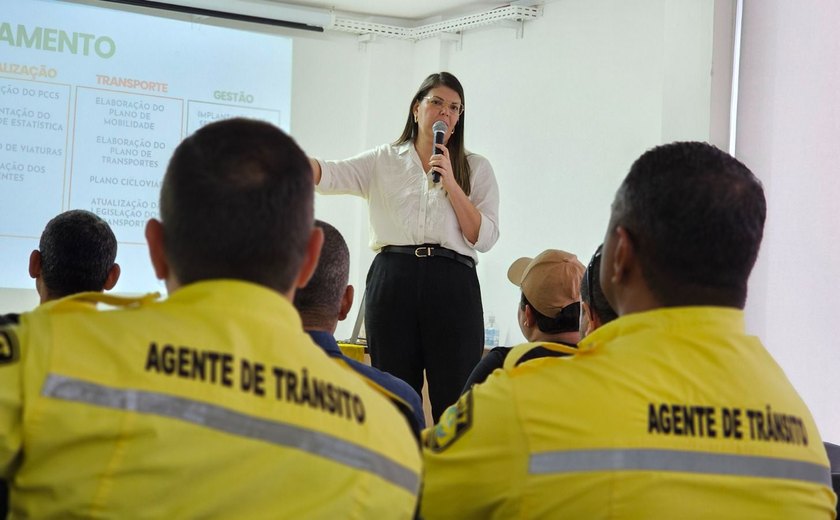 Em reunião, SMTT Arapiraca apresenta planejamento para agentes de trânsito