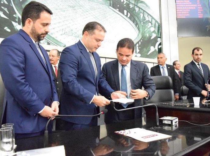 A democracia nasce no Parlamento, afirma Marcelo Victor