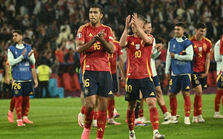 Espanha leva susto, mas vira sobre azarão e vai enfrentar a Alemanha nas quartas da Eurocopa