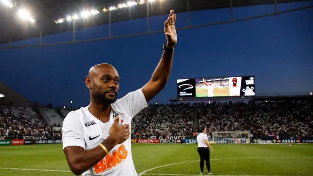 Atacante Vagner Love rescinde contrato e deixa o Corinthians