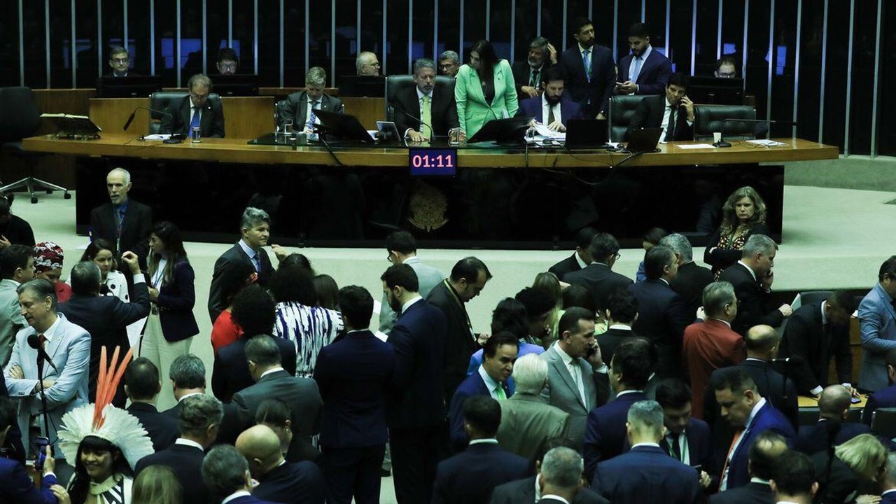 Tensão entre poderes trava projetos de interesse do governo no Congresso, diz mídia