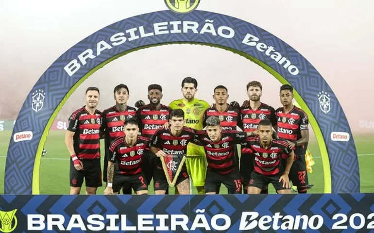 Flamengo e Palmeiras oscilam antes da final da Libertadores e mantêm disputa aberta no Brasileirão