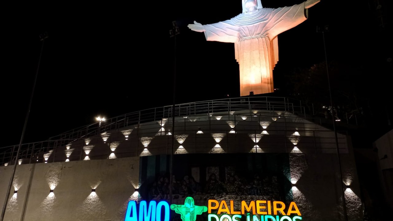 Palmeira adere à campanha  Maio Amarelo; Cristo tem iluminação especial