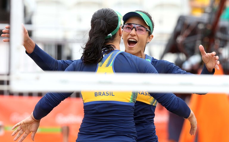 Duplas femininas do Brasil fecham 1º dia do Mundial de Vôlei de Praia com 100%