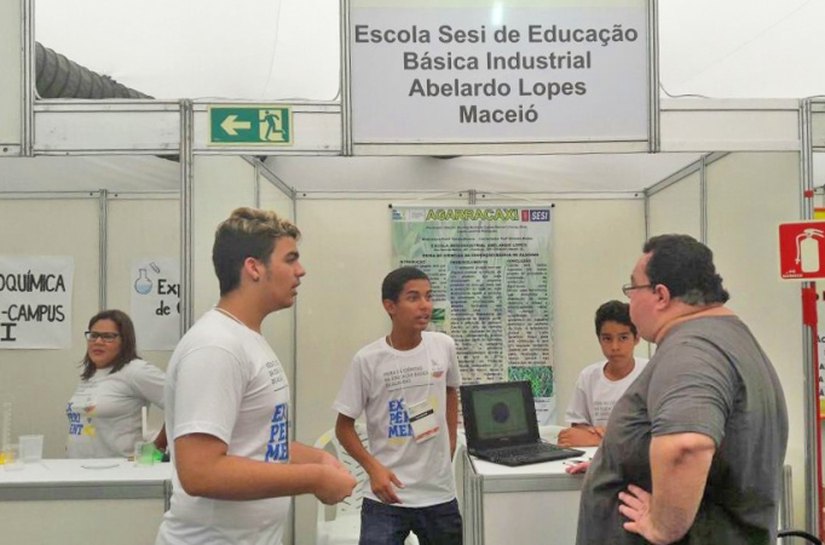 Escola Sesi expõe trabalhos científicos em feira estadual