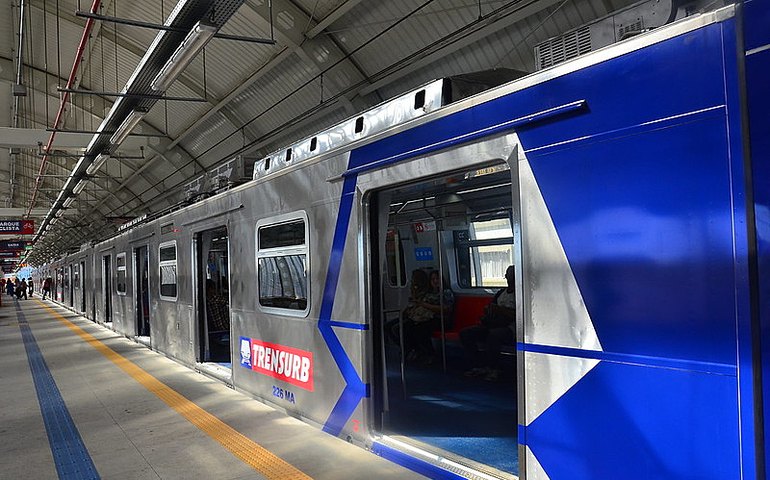 Falha afeta Linha 3-Vermelha do Metrô de SP; passageiros relatam lotação e caos nas estações