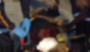 Jovem tem faca cravada no pescoço durante confusão em Nossa Senhora do Socorro / Foto: Foto: Informações Policiais/Reprodução