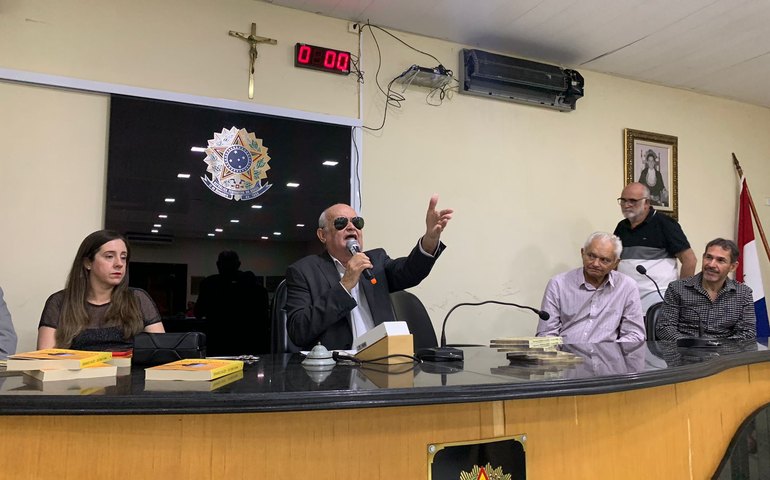 Fernando Valões lança livro sobre a história de Santana do Ipanema e revela fatos inéditos