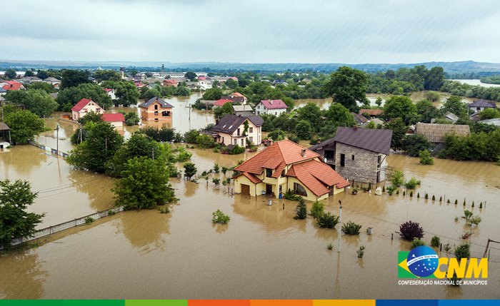 Enchente provocada pelas chuvas de verão, que elevaram níveis de rios