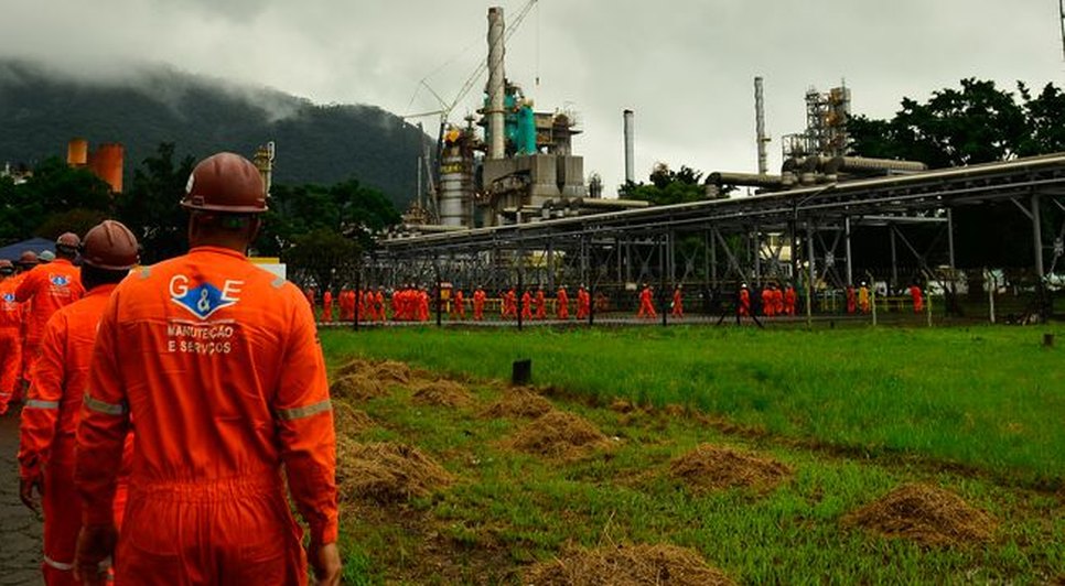Refinaria gasolina arquivo Agência Brasil