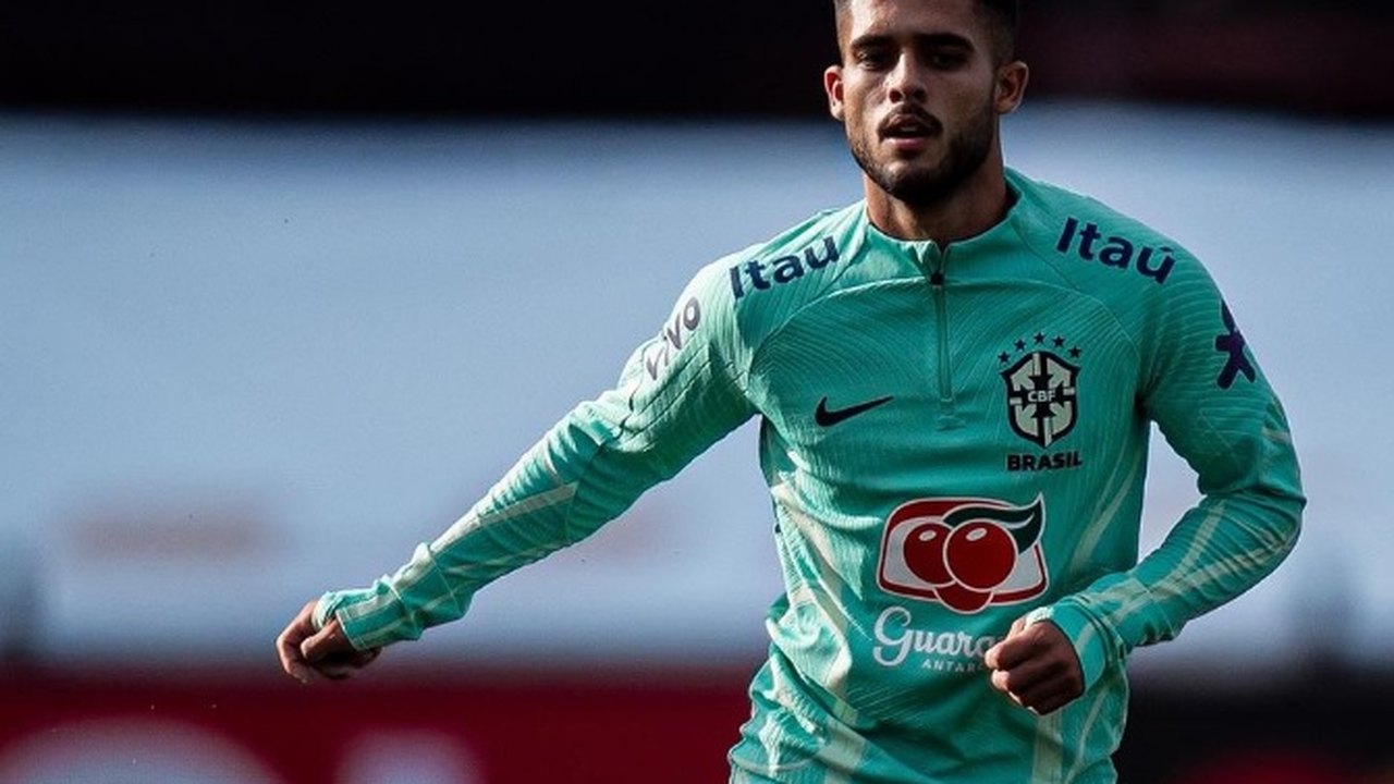 Yan Couto, da seleção brasileira, se desculpa após citar Dani Alves como ídolo em coletiva
