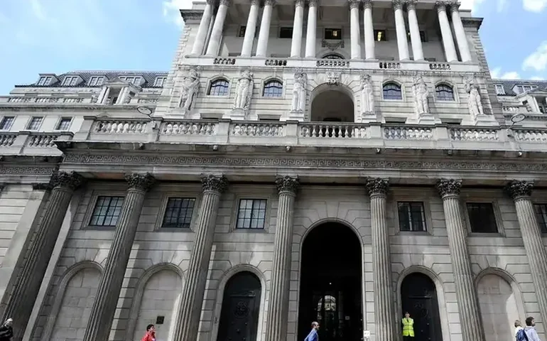 Inflação de serviços no Reino Unido está elevada, mas em trajetória descendente, diz Greene