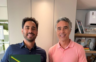 André Castro recebe medalha ‘Prefeitos pela Alfabetização das Crianças’ em razão do trabalho desenvolvido em Santana do Mundaú