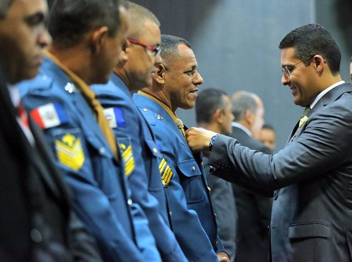 Christian Teixeira é agraciado com Medalha do Mérito da Defesa Civil