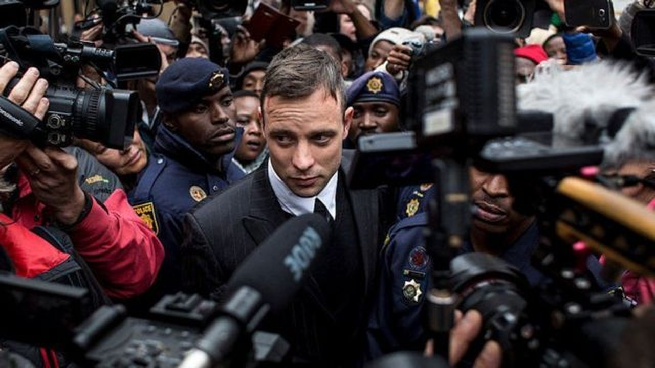 Condenado por matar namorada, Oscar Pistorius deixa a prisão e é posto em liberdade condicional