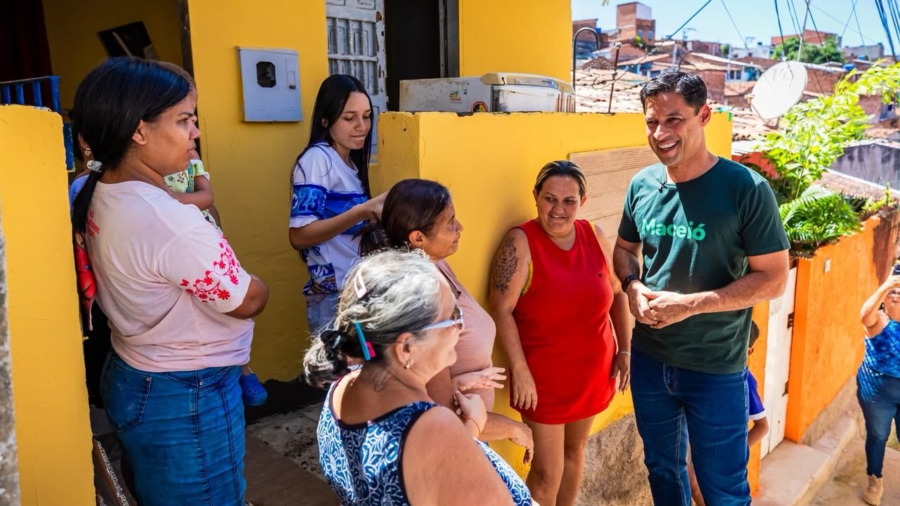 Prefeito Rodrigo Cunha vistoria obra do Beco da Baiuca e destaca transformação do Jacintinho