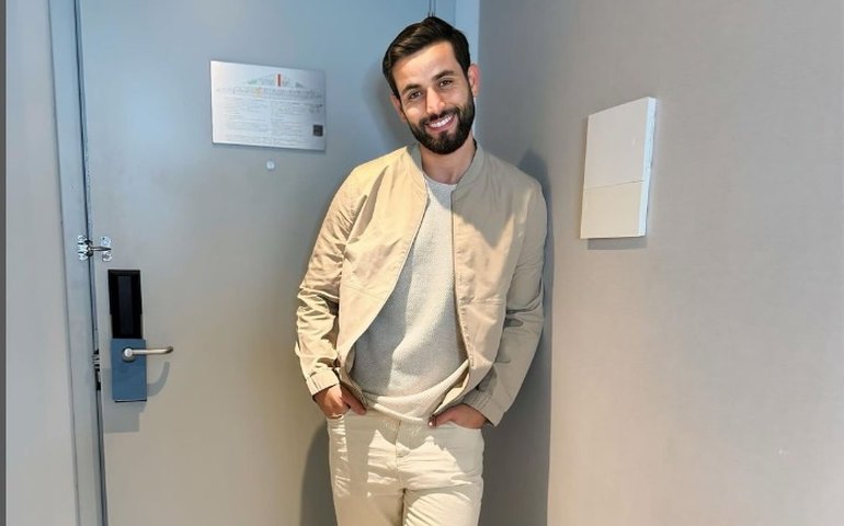 Matteus, do 'BBB 24', é presenteado com dois cavalos pelo diretor da novela 'O Clone'