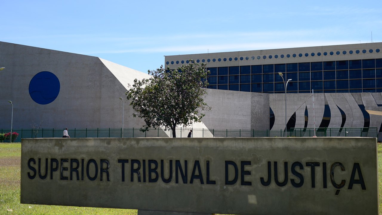 STJ condena ministro Marco Buzzi à perda de cargo por crimes sexuais