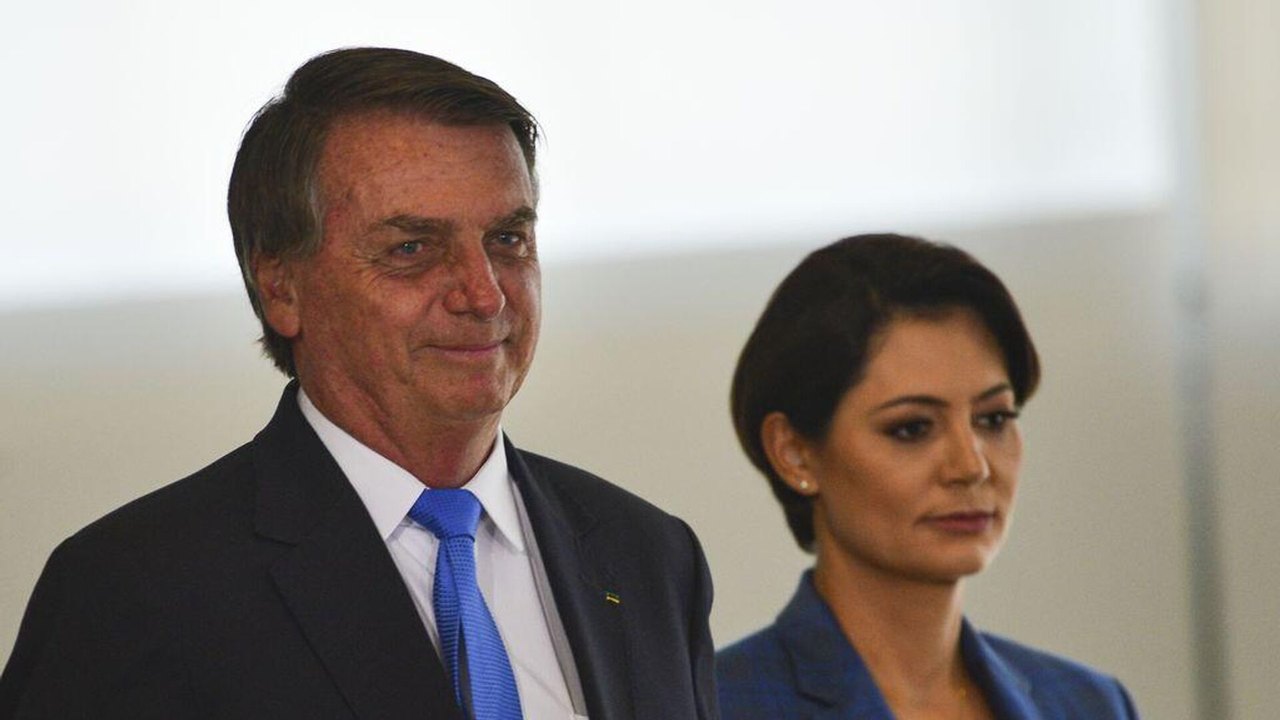 Após recusa de Moraes, Bolsonaro confirma que Michelle o representará na posse de Trump