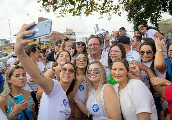 Luciano Barbosa realiza novo adesivaço nos quatro cantos de Arapiraca neste sábado (31)
