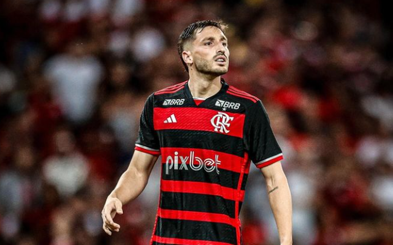 Viña tem lesão ligamentar, passa por cirurgia e só volta a jogar pelo Flamengo em 2025