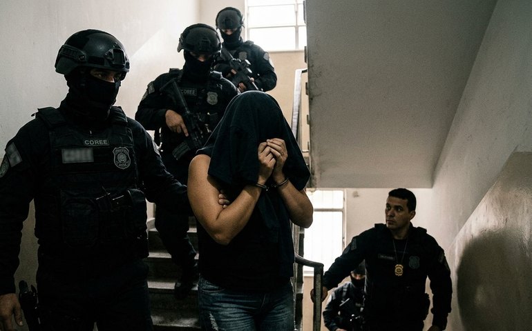 Operação mira núcleo financeiro do Comando Vermelho e prende esposa de Rabicó