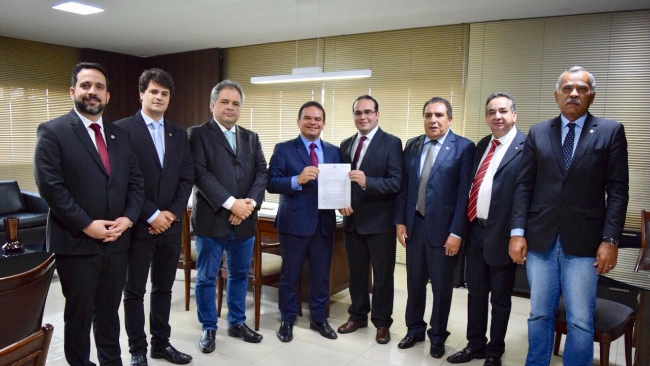 Comissão de Meio Ambiente apresenta carta para Jair Bolsonaro
