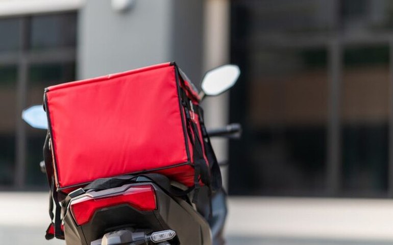 Cliente pede lanche e tem chave do portão de casa furtada por entregador em Arapiraca